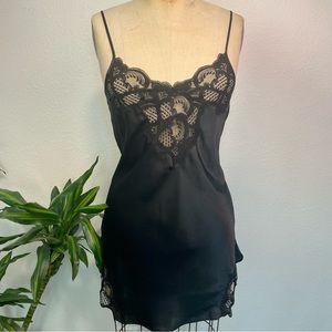 ☁️✨Victoria’s Secret Vintage Gold Label Black Lace Slip in Size Small Petite☁️✨